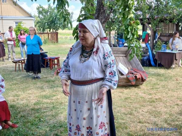 «Зажинки»: перші зібрані колоски поклали на різдвяний дідух 28 «Зажинки»: перші зібрані колоски поклали на різдвяний дідух 28