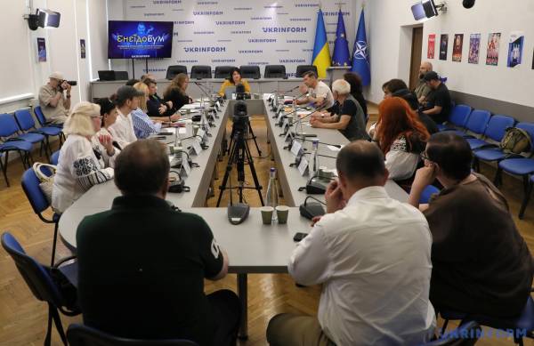 Що сучасний театр знаходить і шукає у «Енеїді»? Феномен «Енеїдобуму» в умовах війни 43 Що сучасний театр знаходить і шукає у «Енеїді»? Феномен «Енеїдобуму» в умовах війни 43