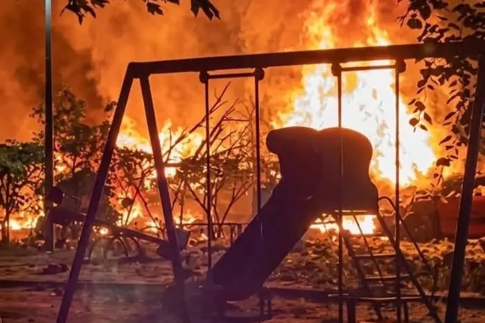 Відео: Російська ракета опинилася на дитячому майданчику в Києві 3