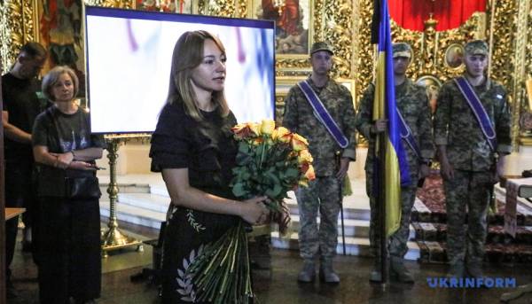 У столиці відбулося прощання з комунікаційницею УДО Валентиною Савіцькою, яка загинула від влучання російського снаряду 34 У столиці відбулося прощання з комунікаційницею УДО Валентиною Савіцькою, яка загинула від влучання російського снаряду 34