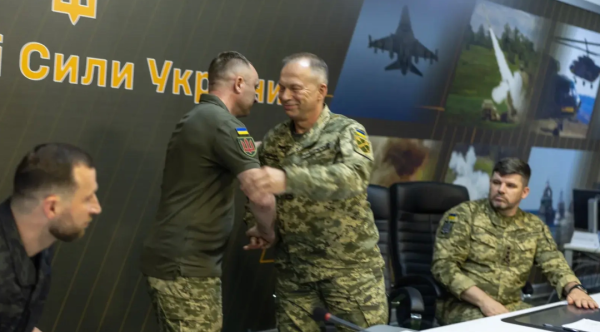Хмара представив вищому керівництву Генерального штабу Драпатого та Скибюка. 8