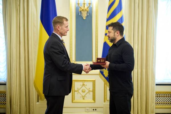 Зеленський провів переговори з послом Сполучених Штатів при НАТО Вітакером щодо дронів та ракет для Patriot 6 Зеленський провів переговори з послом Сполучених Штатів при НАТО Вітакером щодо дронів та ракет для Patriot 6