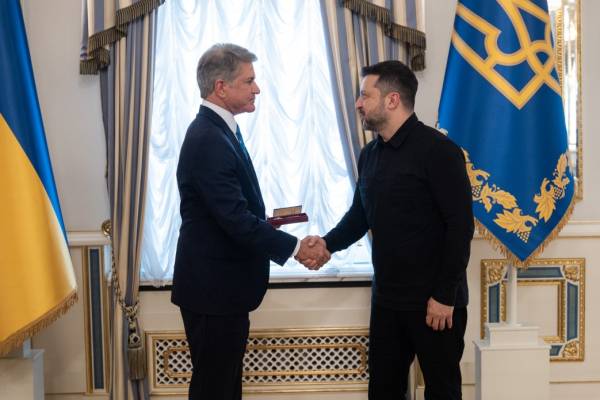 Зеленський провів переговори з конгресменом Макколом щодо саміту НАТО та взаємодії зі США. 6 Зеленський провів переговори з конгресменом Макколом щодо саміту НАТО та взаємодії зі США. 6