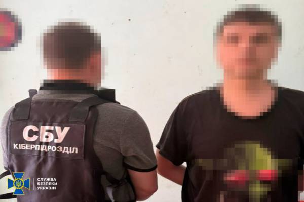 Служба безпеки України затримала бізнесвумен, яка закликала громадян Росії завдати удару по Урядовому кварталу в столиці України. 7