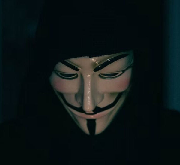 Штучний інтелект обійшов шахраїв: як алгоритми вчаться маніпулювати людьми