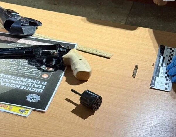 Головна 133 Чоловік під час суперечки почав стрілянину у шкільному сховищі на…