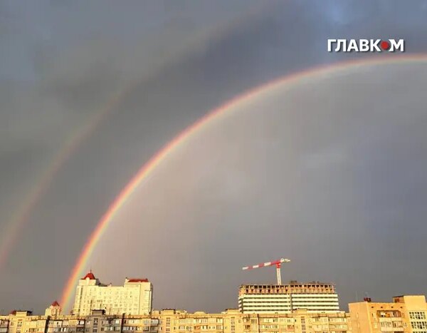 Після дощу над Києвом розцвіла подвійна веселка (фото)