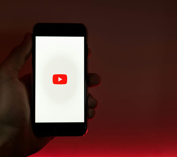 YouTube припиняє монетизацію ШІ-контенту: три категорії відео втрачають дохід