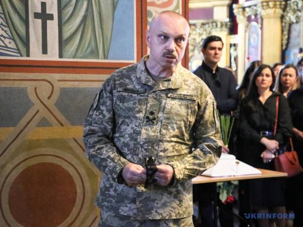 На згадку про Валентину Савіцьку. «Я прагну, аби кожен знав, якою була моя Валя» 18 На згадку про Валентину Савіцьку. «Я прагну, аби кожен знав, якою була моя Валя» 18