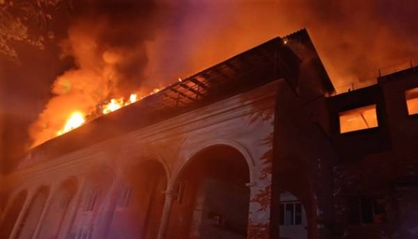 Вибухи балістичних ракет Росії у Києві зруйнували друкарню та призвели до знищення близько 250 тисяч шкільних посібників. 17 Вибухи балістичних ракет Росії у Києві зруйнували друкарню та призвели до знищення близько 250 тисяч шкільних посібників. 17