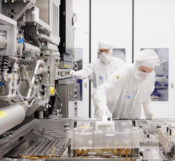 Головна 101 Intel змінює підхід до виробництва Panther Lake: High-NA EUV для…