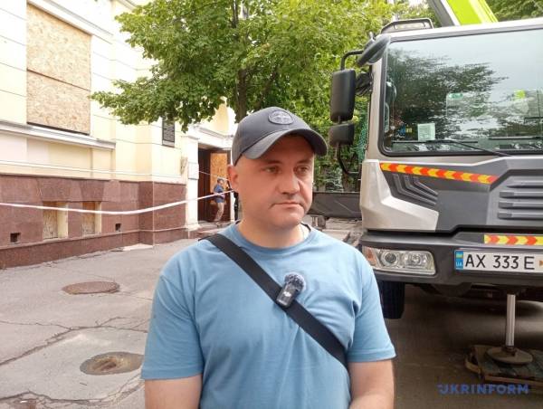 У Харківському художньому музеї надали додаткову інформацію щодо збитків, завданих картинам після атаки РФ. 7 У Харківському художньому музеї надали додаткову інформацію щодо збитків, завданих картинам після атаки РФ. 7
