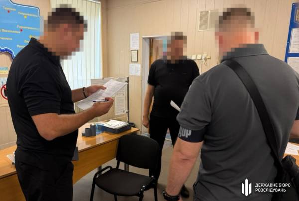 ДБР проводить слідчі дії у понад ста військкоматах по всій Україні 7