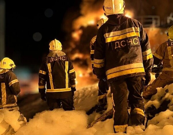 Київ палає від численних пожеж після ракетного удару Росії.