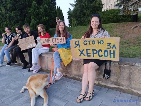 У столиці та інших населених пунктах вже п'ятий день тривають демонстрації. 77 У столиці та інших населених пунктах вже п'ятий день тривають демонстрації. 77