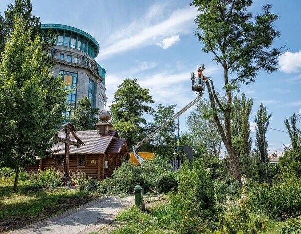 На Алеї Героїв Небесної Сотні почали облаштовувати меморіальний простір: перші знімки