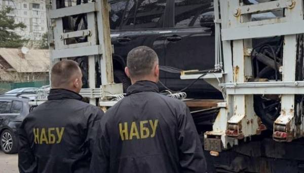 Детективи НАБУ вручили підозри восьми особам у справі про розкрадання понад 150 мільйонів гривень під час закупівель для Національної гвардії.
