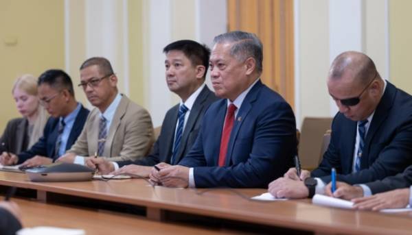 Україна вперше приймає офіційну делегацію оборонного відомства Філіппін 16