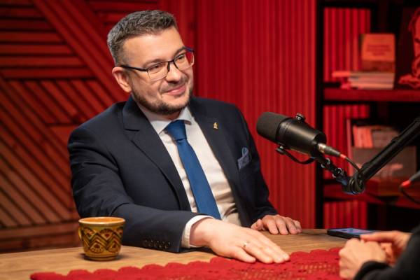 Укрінформ і Український інститут національної пам'яті розпочали другий сезон подкастів «Правда чи міф». 5 Укрінформ і Український інститут національної пам'яті розпочали другий сезон подкастів «Правда чи міф». 5