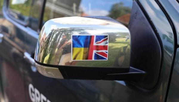 Британські аграрії відправили українським оборонцям 20 машин підвищеної прохідності, електрогенератори та медичні товари