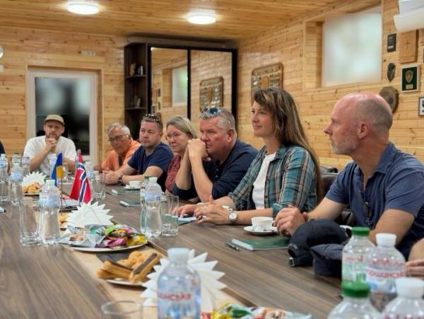 Транспорт, зарядні станції, дрони та термінали Starlink були передані українським прикордонникам норвезькими меценатами. 4 Транспорт, зарядні станції, дрони та термінали Starlink були передані українським прикордонникам норвезькими меценатами. 4