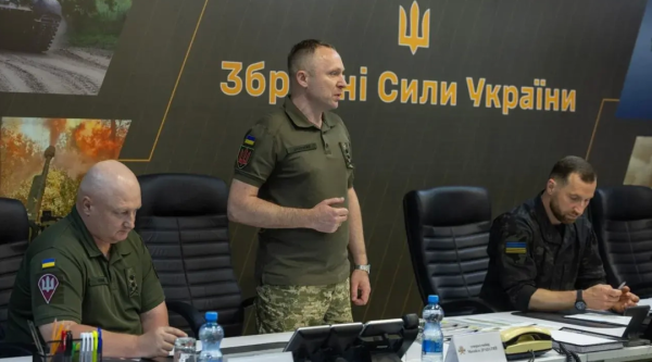 Хмара представив вищому керівництву Генерального штабу Драпатого та Скибюка. 9