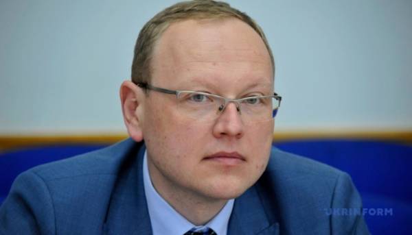 «Постмодерні більшовики»: експерт вважає, що протестні настрої не повинні впливати на призначення військових