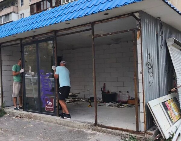 На Троєщині знесено тимчасову споруду, яку власники намагалися перетворити на капітальну (фото)
