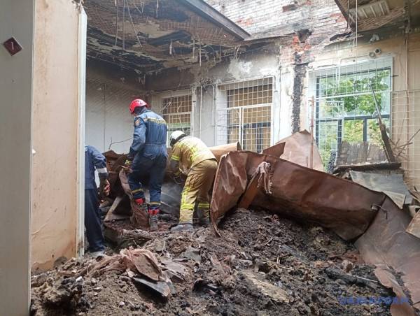 У Харківському художньому музеї надали додаткову інформацію щодо збитків, завданих картинам після атаки РФ. 9 У Харківському художньому музеї надали додаткову інформацію щодо збитків, завданих картинам після атаки РФ. 9
