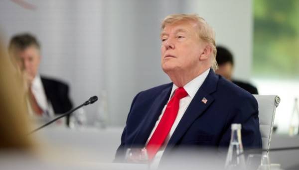 Трамп попереджає про нові мита для Євросоюзу через штраф Google розміром в 1 мільярд доларів.