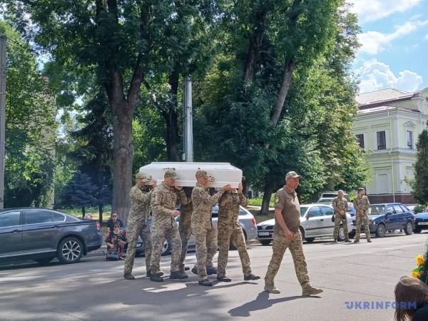 На згадку про Валентину Савіцьку. «Я прагну, аби кожен знав, якою була моя Валя» 23 На згадку про Валентину Савіцьку. «Я прагну, аби кожен знав, якою була моя Валя» 23