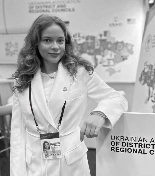 Працівниця Української асоціації районних та обласних рад Катерина Шалупня загинула внаслідок російського обстрілу Київщини 4 Працівниця Української асоціації районних та обласних рад Катерина Шалупня загинула внаслідок російського обстрілу Київщини 4