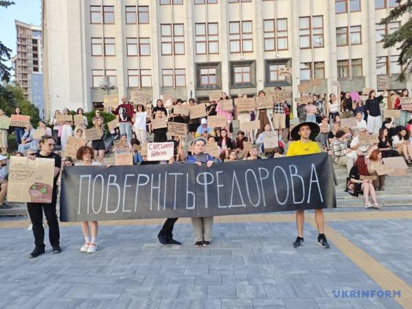 У столиці та інших населених пунктах вже п'ятий день тривають демонстрації. 76 У столиці та інших населених пунктах вже п'ятий день тривають демонстрації. 76