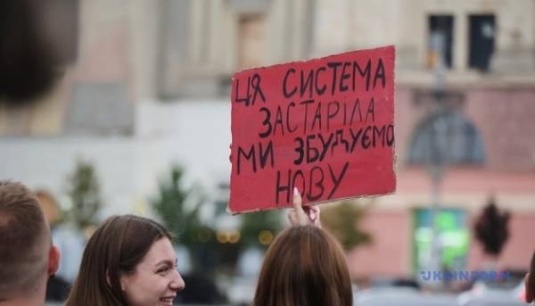 72% українців виступають проти відсторонення Федорова з крісла очільника оборонного відомства 23