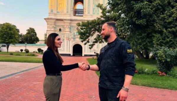 Хмара в бесіді з Лумер розповів про різницю в стратегіях далеких ударів України та Росії.