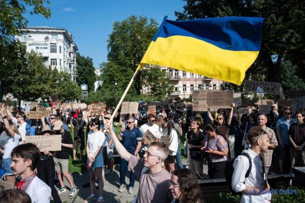 В столиці та інших населених пунктах України громадяни виступають проти звільнення Федорова. 17 В столиці та інших населених пунктах України громадяни виступають проти звільнення Федорова. 17