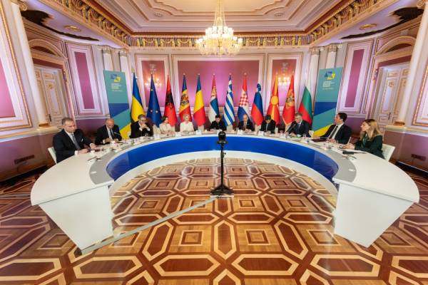 Зеленський зустрівся з учасниками саміту "Україна - Південно-Східна Європа" 6
