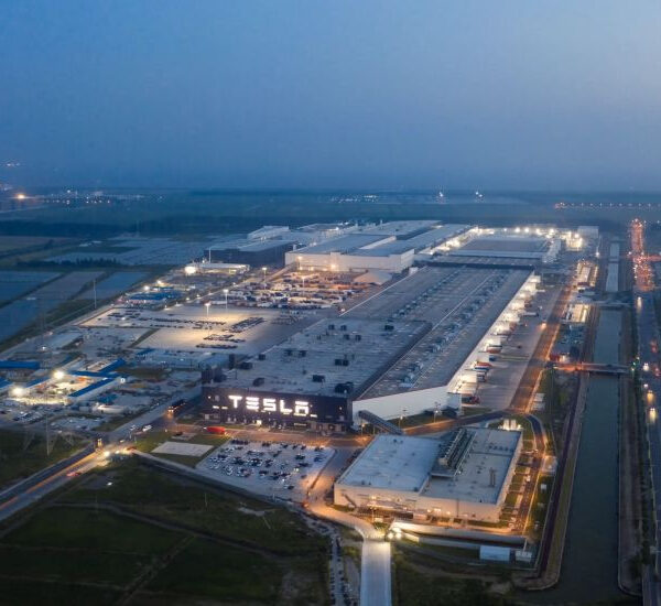 Головна 118 Ілон Маск спростовує чутки: китайський бізнес Tesla залишається цілісним