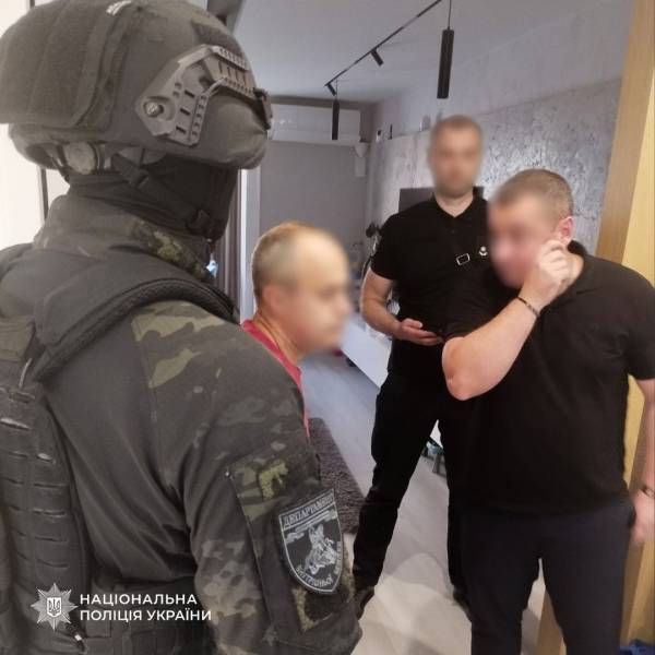 Правоохоронці виявили громадян однієї з країн Кавказького регіону, які виготовляли підроблені документи для уникнення мобілізації. 10 Правоохоронці виявили громадян однієї з країн Кавказького регіону, які виготовляли підроблені документи для уникнення мобілізації. 10