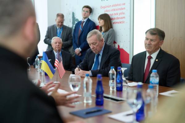 Зеленський провів зустріч з американською делегацією Конгресу, обговоривши постачання ракет Patriot та посилення санкцій 6 Зеленський провів зустріч з американською делегацією Конгресу, обговоривши постачання ракет Patriot та посилення санкцій 6