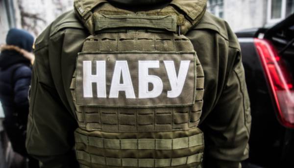 $1 мільйон, аби уникнути екстрадиції до Росії: НАБУ та САП висунули підозру чоловікові, який вимагав неправомірну вигоду