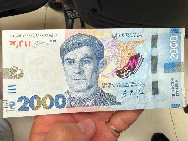 Голова Українського інституту національної пам'яті розповів, як образ Василя Стуса на новому грошовому знаку єднає історичне минуле з сучасністю. 5 Голова Українського інституту національної пам'яті розповів, як образ Василя Стуса на новому грошовому знаку єднає історичне минуле з сучасністю. 5