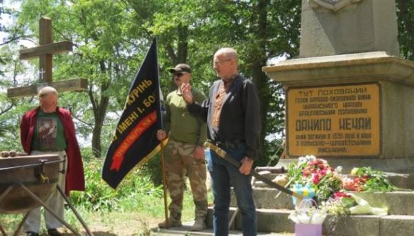 На Вінниччині облаштували поховання козацького полковника Данила Нечая.