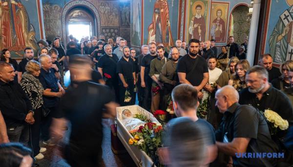 У столиці відбулося прощання з комунікаційницею УДО Валентиною Савіцькою, яка загинула від влучання російського снаряду 35 У столиці відбулося прощання з комунікаційницею УДО Валентиною Савіцькою, яка загинула від влучання російського снаряду 35
