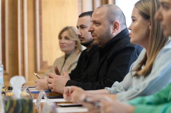 Умєров поділився подробицями зустрічі з послом США при НАТО у Києві 5 Умєров поділився подробицями зустрічі з послом США при НАТО у Києві 5