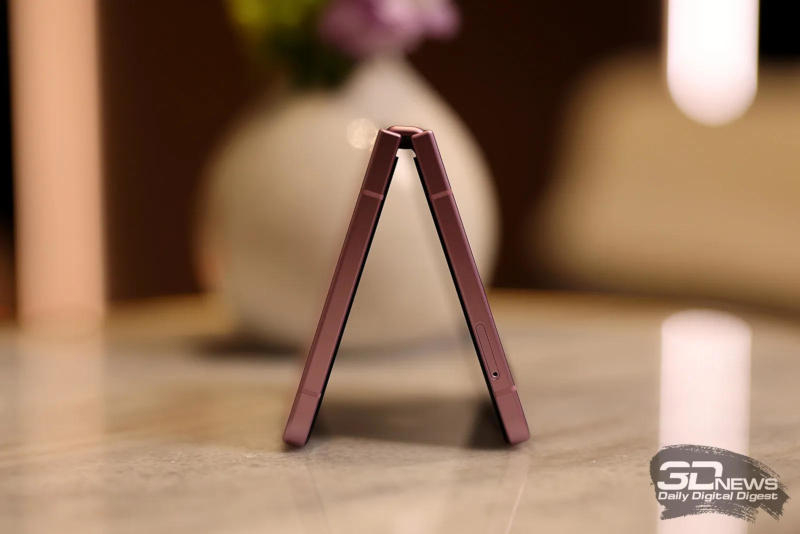 Samsung Galaxy Z Flip8 - Деталі дисплея