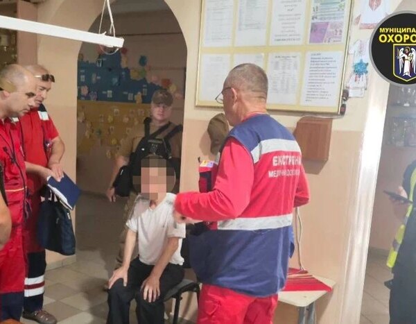 Чоловік із ножем був затриманий у київському ліцеї: подробиці події