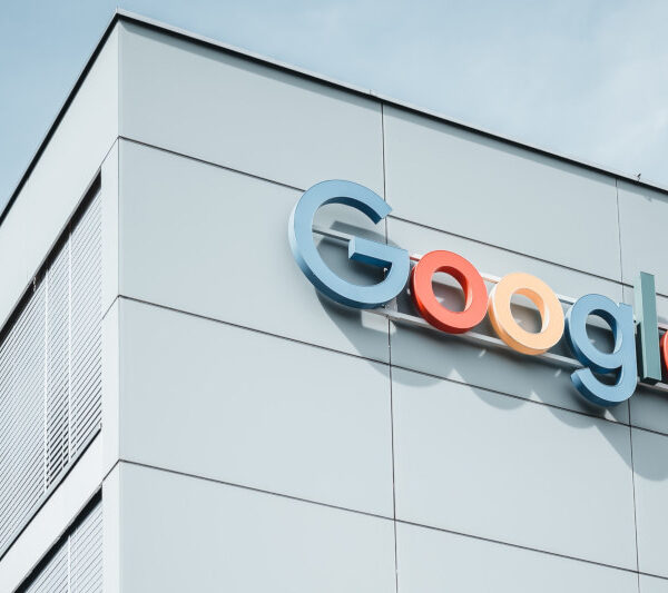 Alphabet шокує: виручка зросла на 24% у другому кварталі 2026 року!