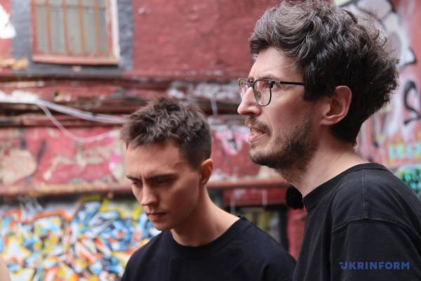 Персонажі твору «Місто» переходять у доросле життя на тлі воєнних подій та ритмів електронної музики. 14 Персонажі твору «Місто» переходять у доросле життя на тлі воєнних подій та ритмів електронної музики. 14