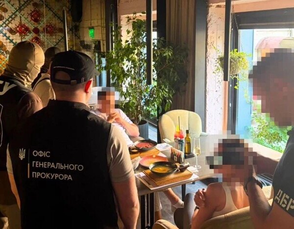 Головна 100 Адвоката затримали в Києві за обіцянку “вирішити” справу в суді…